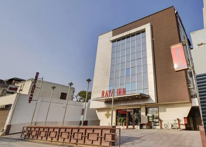 Hotel Raya Inn